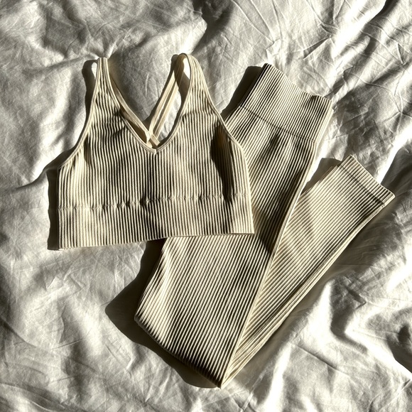 Mango - Cali Athletic set - Size small - both tank and leggings - Picture 3 of 5